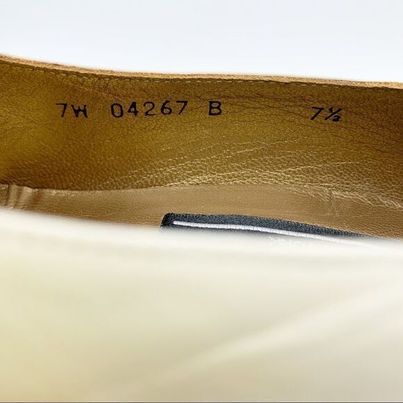 Stuart Weitzman Vintage Ivory Pointed Toe Pump w/Gold Metal Stiletto Heel 7.5 - Picture 13 of 16